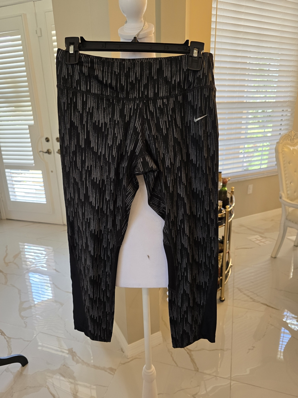 Nike Black and Gray Patterned Girls' Active Leggings